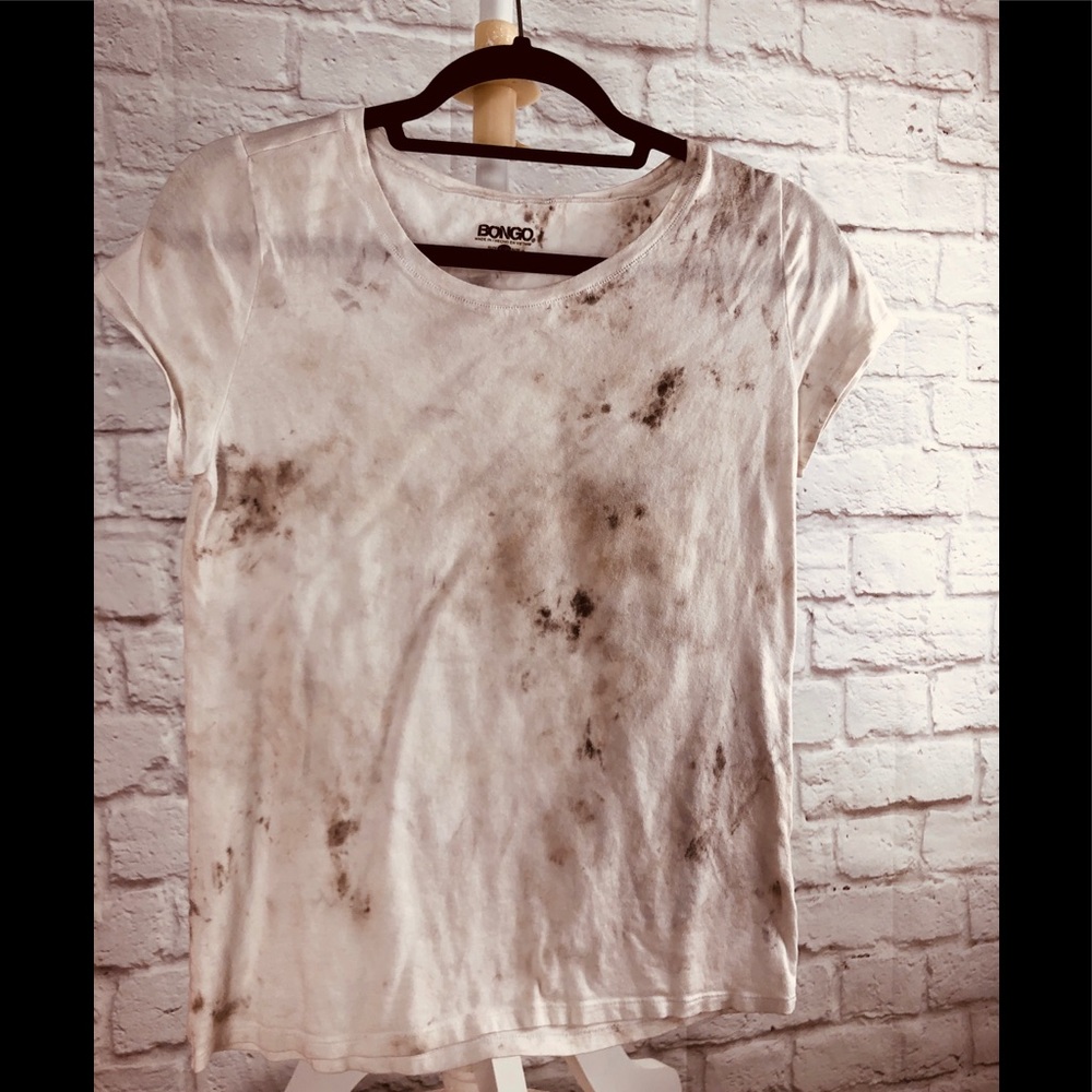 Greasy white T-Shirt. Bongo size large